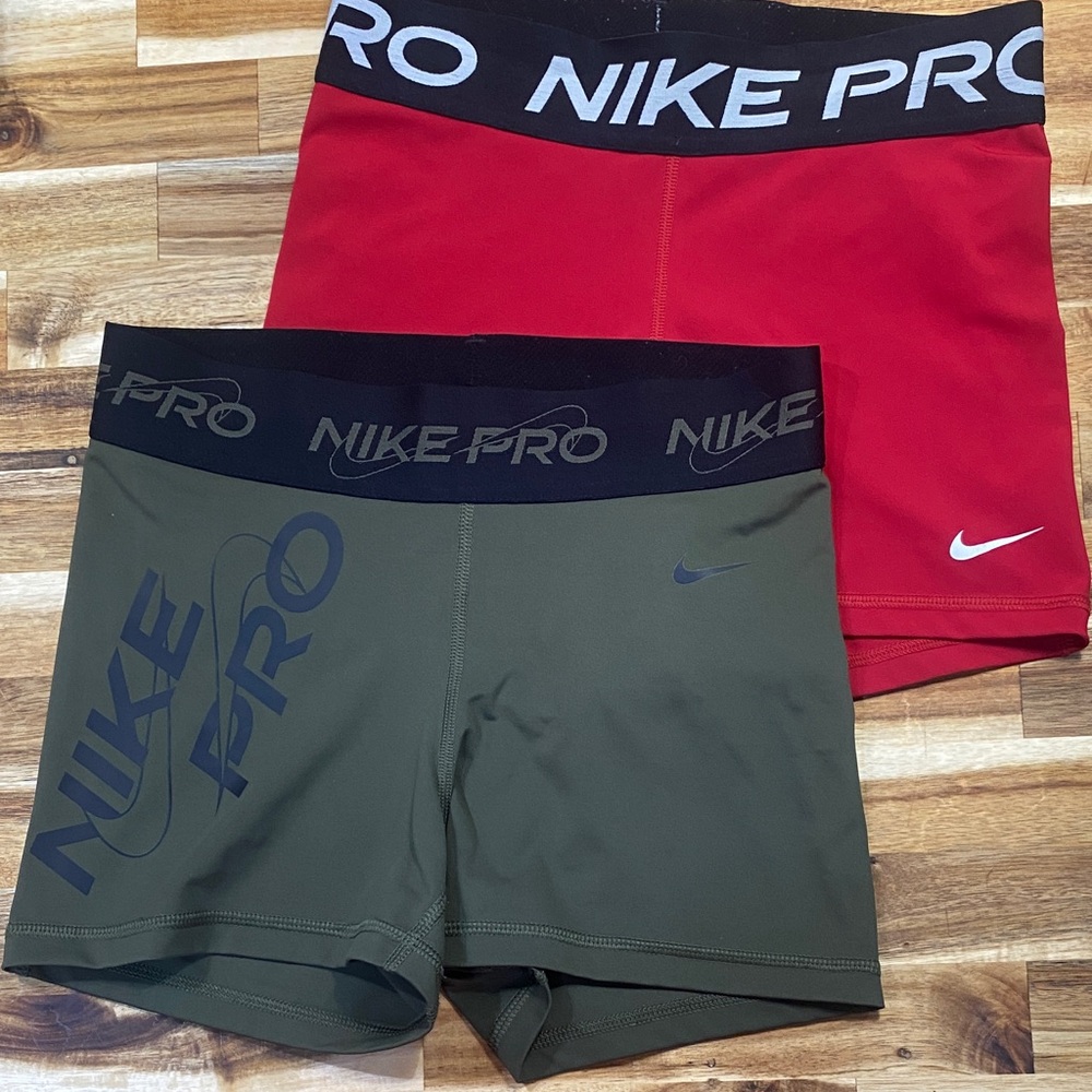 🔥 Nike Pro Red and Green Shorts Bundle. Women’s Small